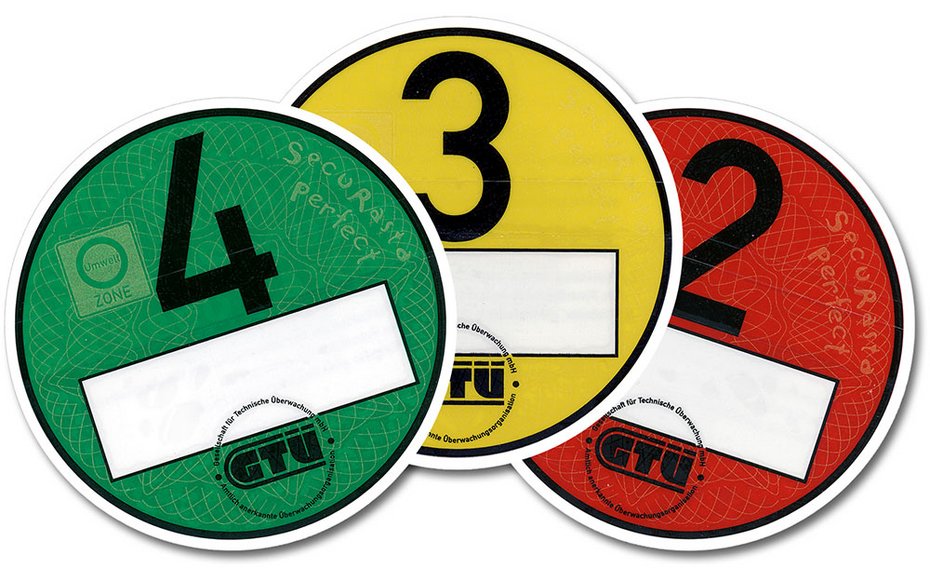 Schadstoffplaketten in grün, gelb und rot